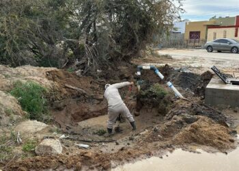 Se suspendió de manera temporal el suministro de agua potable en varias colonias de San José del Cabo y Cabo San Lucas, debido a la reparación de 3 fugas de agua potable