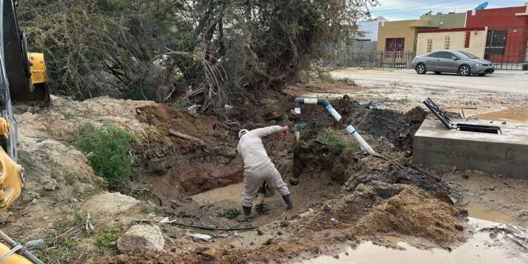 Se suspendió de manera temporal el suministro de agua potable en varias colonias de San José del Cabo y Cabo San Lucas, debido a la reparación de 3 fugas de agua potable