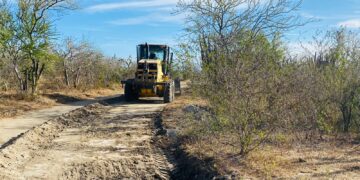 Trabajos enfocadas a la limpieza, desazolve y rehabilitación de caminos rurales.