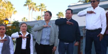 El alcalde de Los Cabos Oscar Leggs Castro encabezó el primer evento del 2024 en la explanada frente a Palacio Municipal
