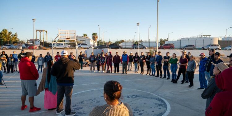 Jornada de limpieza en el espacio recreativo y deportivo de las canchas de usos múltiples anexas al estadio Don Koll en Cabo San Lucas