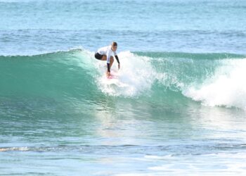 Se encuentra abierta la convocatoria para conformar al selectivo municipal de surf que representará a Los Cabos en los próximos juegos CONADE 2024
