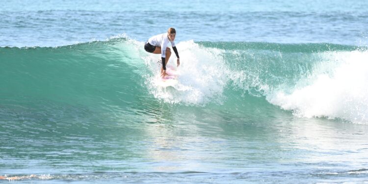 Se encuentra abierta la convocatoria para conformar al selectivo municipal de surf que representará a Los Cabos en los próximos juegos CONADE 2024