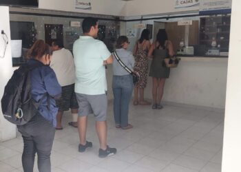 El Agua Potable de Los Cabos realizó 1 mil 059 convenios para regularizar su servicio de agua potable y de esta manera contribuir con la recolección de recursos necesarios para implementar obras que mejoren la distribución de agua potable y las líneas del drenaje sanitario. 