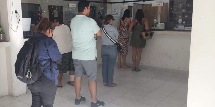 El Agua Potable de Los Cabos realizó 1 mil 059 convenios para regularizar su servicio de agua potable y de esta manera contribuir con la recolección de recursos necesarios para implementar obras que mejoren la distribución de agua potable y las líneas del drenaje sanitario. 