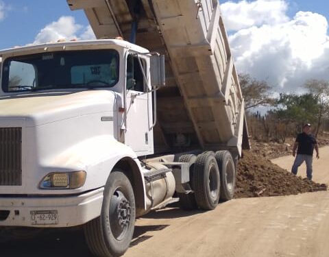 La Coordinación de Servicios Públicos que encabeza Alejandro Marrón, continúa con los trabajos de rehabilitación de las vías que comunican a la población en la zona rural del municipio
