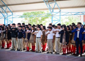 Se realizó la ceremonia cívica para conmemorar el 49° aniversario de la Promulgación de la Constitución de Baja California Sur en las instalaciones de la secundaria Constituyentes de Baja California Sur