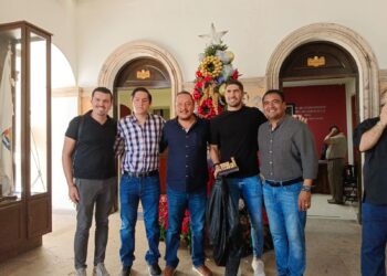 Recibieron al futbolista mexicano y el ex jugador de las Chivas del Guadalajara Jair Pereira Rodríguez en Palacio Municipal.