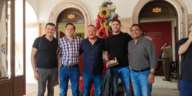 Recibieron al futbolista mexicano y el ex jugador de las Chivas del Guadalajara Jair Pereira Rodríguez en Palacio Municipal.
