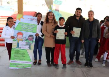 Se realizó la entrega 10 actas de nacimiento en lengua materna a estudiantes de la primaria Lucas Manríquez