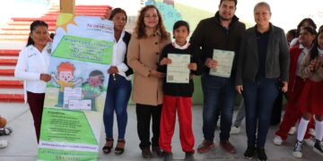 Se realizó la entrega 10 actas de nacimiento en lengua materna a estudiantes de la primaria Lucas Manríquez
