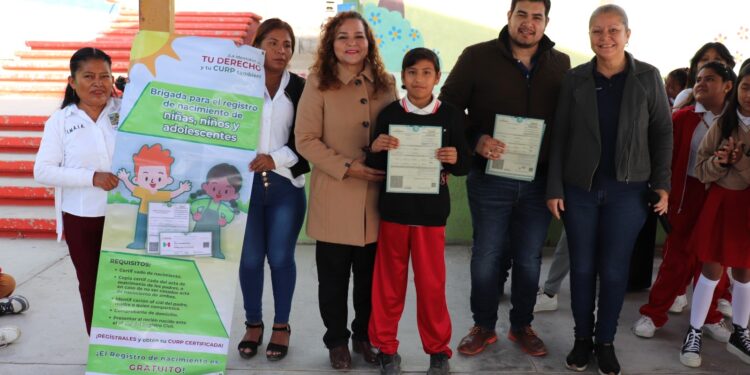 Se realizó la entrega 10 actas de nacimiento en lengua materna a estudiantes de la primaria Lucas Manríquez