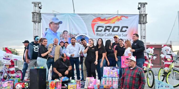 El XIV Ayuntamiento de Los Cabos que preside Oscar Leggs Castro, en coordinación con la Confederación Revolucionaria de Obreros y Campesinos (CROC), celebró con familias de la colonia Lomas del Sol, en Cabo San Lucas, el tradicional Día de Reyes.