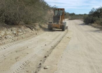 Continúa con trabajos de limpieza y mantenimiento en las vías de comunicación de la zona rural