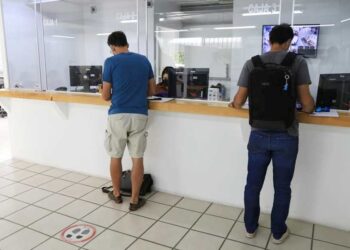 Debido a la gran afluencia de personas que acuden a la oficinas de la Coordinación de Ingresos que se ubican en el edificio de la nueva Delegación de Cabo San Lucas, -lo cual provoca una espera mayor a las y los contribuyentes