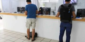 Debido a la gran afluencia de personas que acuden a la oficinas de la Coordinación de Ingresos que se ubican en el edificio de la nueva Delegación de Cabo San Lucas, -lo cual provoca una espera mayor a las y los contribuyentes