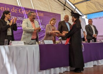 La Universidad Mundial entrega a la comunidad más de un centenar de nuevos profesionistas 