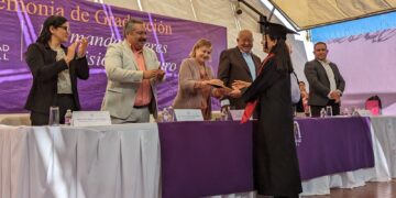 La Universidad Mundial entrega a la comunidad más de un centenar de nuevos profesionistas 