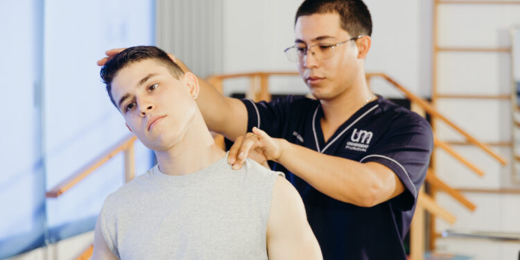 Alumnos de la Universidad Mundial prestarán sus servicios y conocimientos a la sociedad sudcaliforniana.