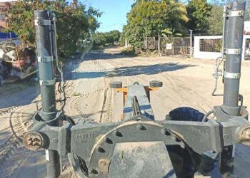 Continúa Servicios Públicos con nivelación de calles de terracería en colonias de la ciudad