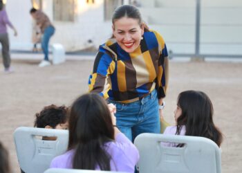 Entrega Presidenta Municipal cancha de fútbol en la colonia Misioneros