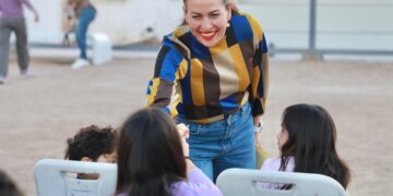 Entrega Presidenta Municipal cancha de fútbol en la colonia Misioneros