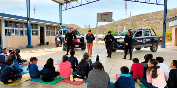 ELEMENTOS DE PROXIMIDAD SOCIAL REALIZAN PLÁTICAS PREVENTIVAS EN ZONAS RURALES
