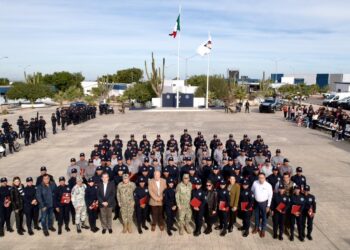 ENCABEZA GOBERNADOR VCC CLAUSURA DE CURSO INICIAL DE 108 ELEMENTOS DE SEGURIDAD PÚBLICA