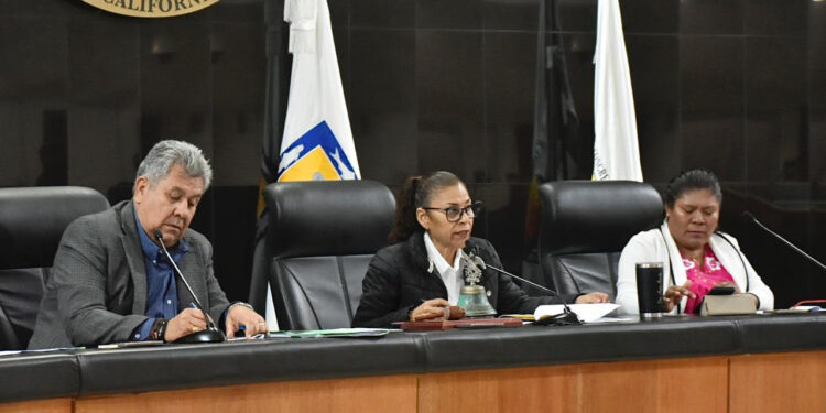 Recibe Congreso iniciativa del Ejecutivo de Ley de Atención Prehospitalaria de BCS