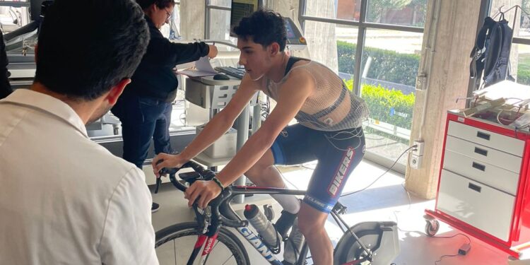 EN LA RECTA FINAL REPARACION DE CICLISTAS PARA COPA DEL MUNDO