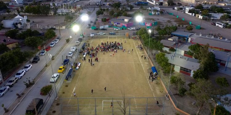 Rehabilita Ayuntamiento de La Paz el campo deportivo de Chametla