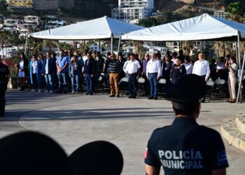 Acto cívico conmemorativo al 107º aniversario de la promulgación de la Constitución Política de los Estados Unidos Mexicanos en el Cerrito del Timbre de Cabo San Lucas.