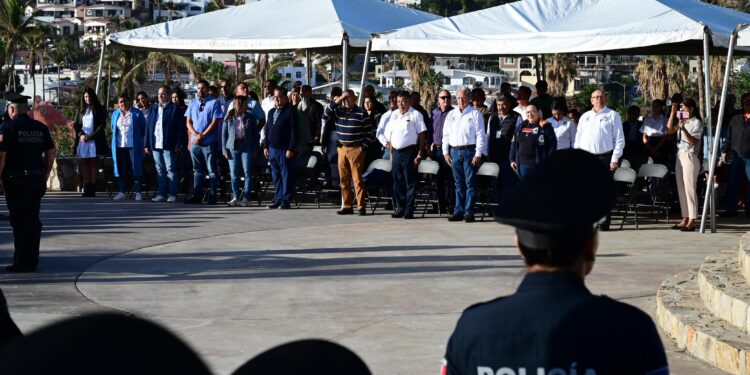 Acto cívico conmemorativo al 107º aniversario de la promulgación de la Constitución Política de los Estados Unidos Mexicanos en el Cerrito del Timbre de Cabo San Lucas.