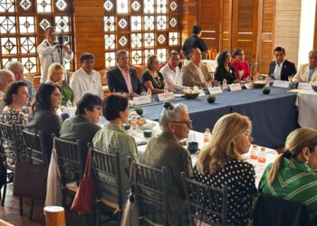 Autoridades del XIV Ayuntamiento de Los Cabos atestiguaron la toma de protesta de la nueva mesa directiva del Grupo Madrugadores