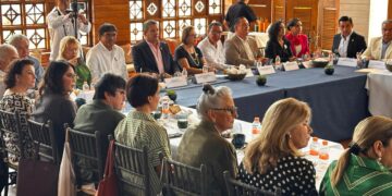 Autoridades del XIV Ayuntamiento de Los Cabos atestiguaron la toma de protesta de la nueva mesa directiva del Grupo Madrugadores