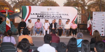 Autoridades del XIV Ayuntamiento de Los Cabos y representantes de las fuerzas armadas efectuaron el arranque de la ruta de la Bandera Nacional