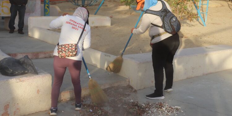 Llevaron a cabo una jornada de limpieza en el parque recreativo San Judas Tadeo de la colonia Lomas Altas. 