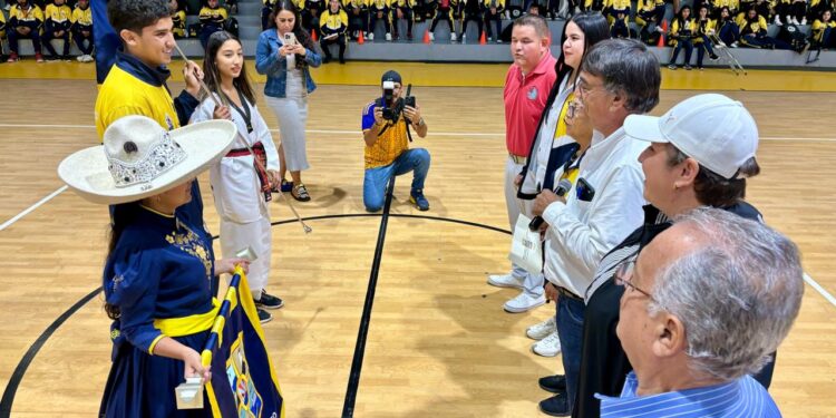 Instituto del Deporte (INDEM), llevó a cabo el acto cívico protocolario de abanderamiento para 834 atletas que representarán al municipio durante la Etapa Estatal de los Juegos CONADE 2024