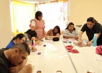 El Gobierno de Los Cabos a través del Instituto Municipal para el Desarrollo e Inclusión de Personas con Discapacidad (IMDIS), continúa implementando el Taller de Integración y Arte.