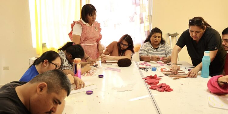El Gobierno de Los Cabos a través del Instituto Municipal para el Desarrollo e Inclusión de Personas con Discapacidad (IMDIS), continúa implementando el Taller de Integración y Arte.