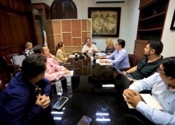 En atención a personas empresarias del Centro Histórico en San José del Cabo, autoridades municipales en una reunión acordaron con Blanca Pedrin y René Holmos