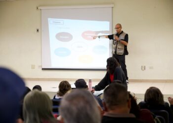 Se llevó a cabo una plática informativa con las y los presidentes de los Comités de las colonias de Cabo San Lucas para garantizar un entorno saludable para la población.