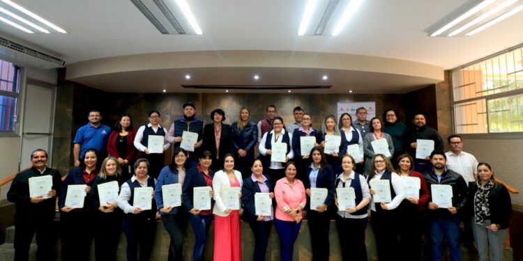 Personal administrativo y directivo de la UABCS concluye capacitación por parte del ICATEBCS