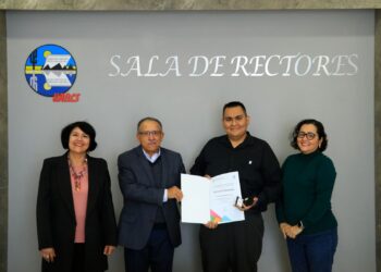 Egresado de la UABCS recibe Premio Ceneval al Desempeño de Excelencia EGEL