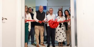 GOBERNADOR VCC Y DIRECTOR GENERAL DEL ISSSTE, ENTREGAN RESONADOR MAGNÉTICO EN LA PAZ