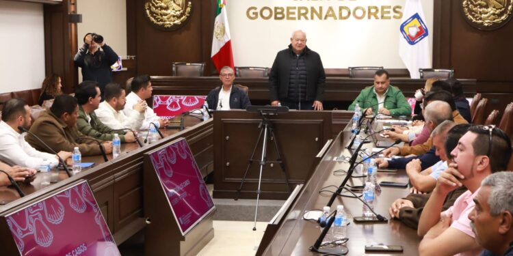 TRABAJAN GOBIERNO DEL ESTADO Y TAXISTAS DE LOS CABOS, EN REGULACIÓN DEL SERVICIO