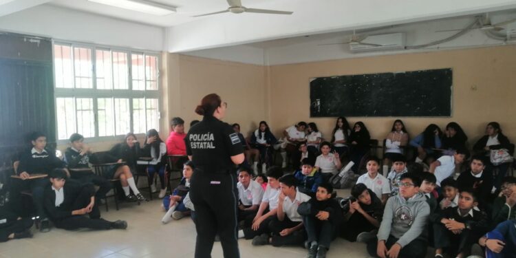 IMPARTE POLICÍA CIBERNÉTICA TEMAS DE LEY OLIMPIA Y CIBERACOSO A ESCUELAS