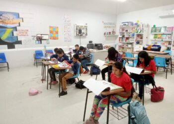 SEP DISTRIBUYE LIBROS DE TEXTO EN LENGUAS ORIGINARIAS A ESCUELAS PARA MIGRANTES