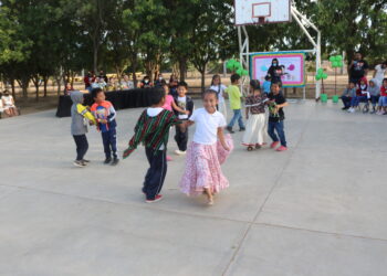 CELEBRAN EN ESCUELAS PARA MIGRANTES EL DÍA INTERNACIONAL DE LA LENGUA MATERNA