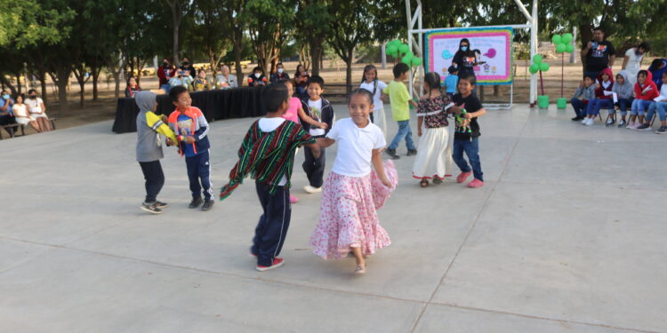 CELEBRAN EN ESCUELAS PARA MIGRANTES EL DÍA INTERNACIONAL DE LA LENGUA MATERNA